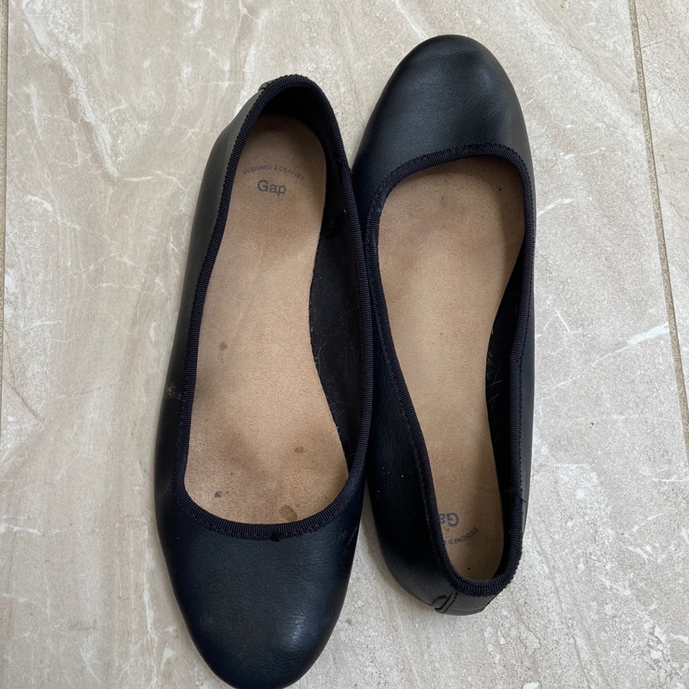 Gap black ballet flats